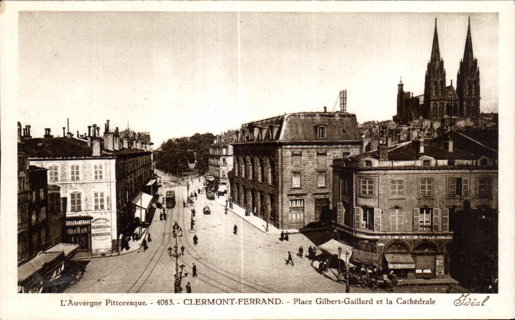 CPA L Auvergne Pittoresque Clermont Ferrand Place Gilbert Gaillard et la Cathedrale