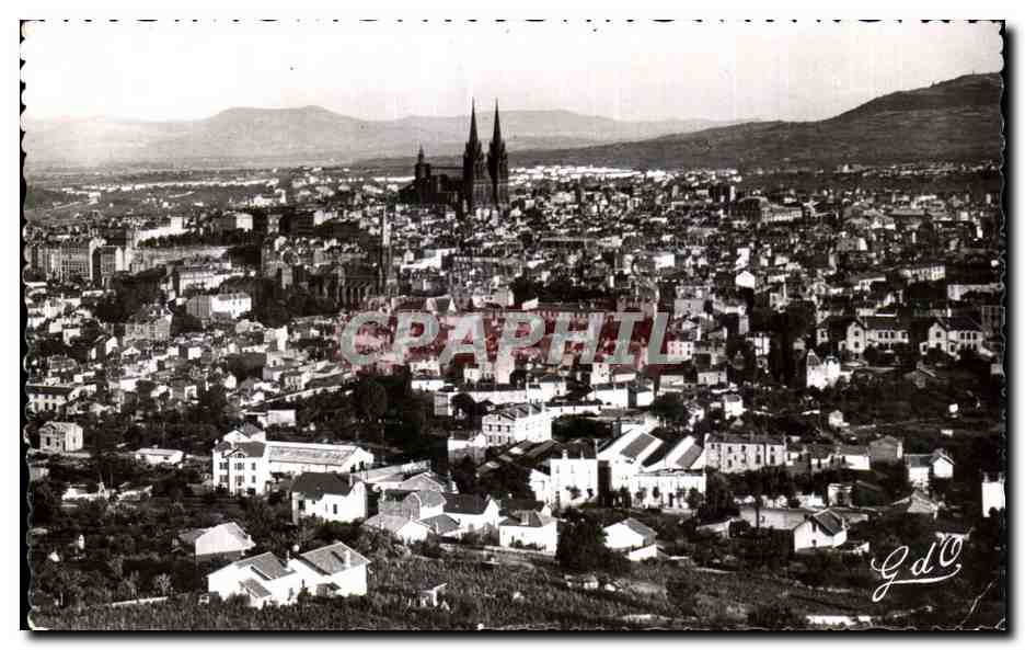 Clermont-Ferrand — Vue générale, à l'horizon, Cités de Montferrand et Plateau de Gergovie — Édition G. d'O