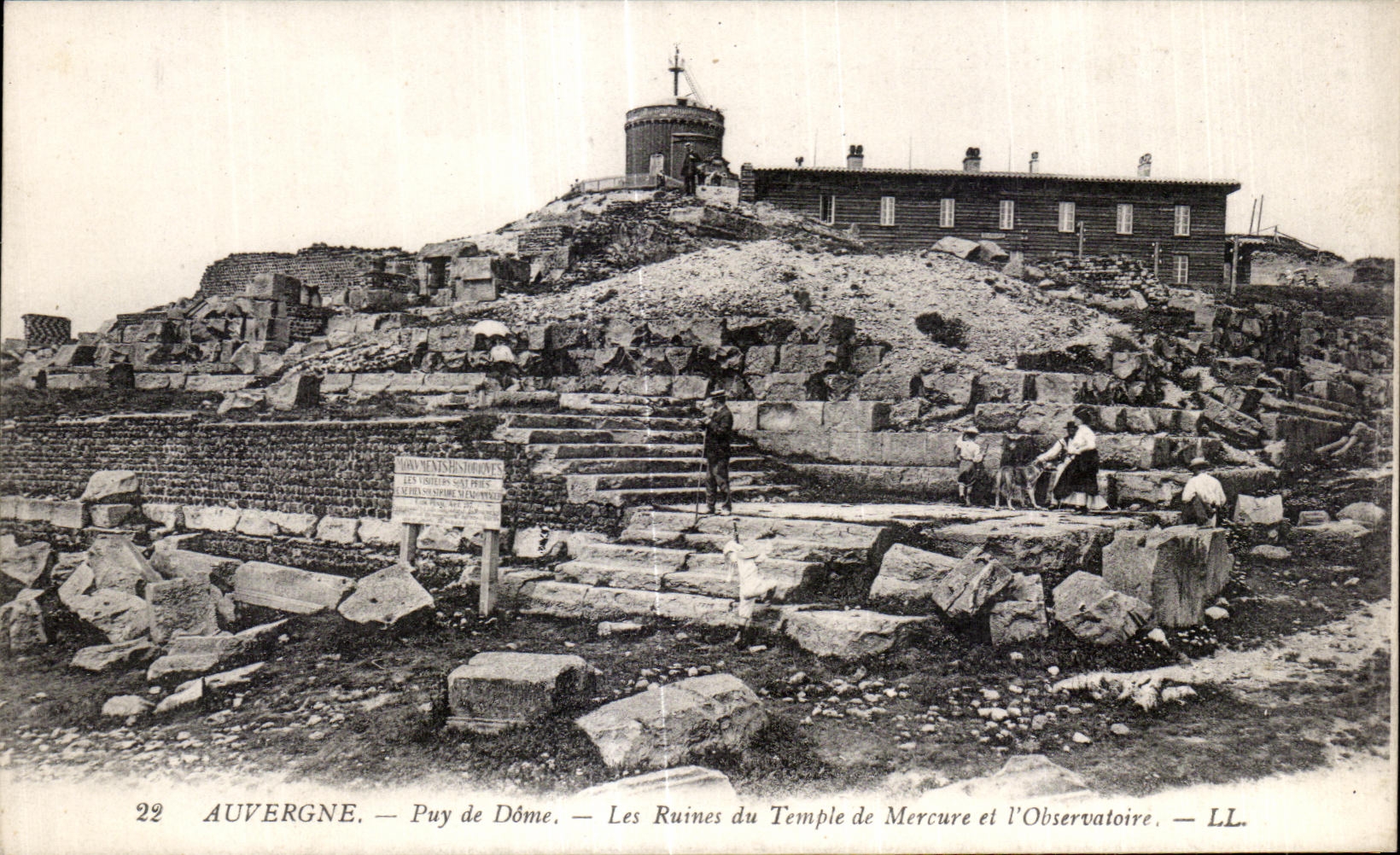 Auvergne — Puy de Dôme — Ruinen des Tempels Merkur und das Observatorium — LL.