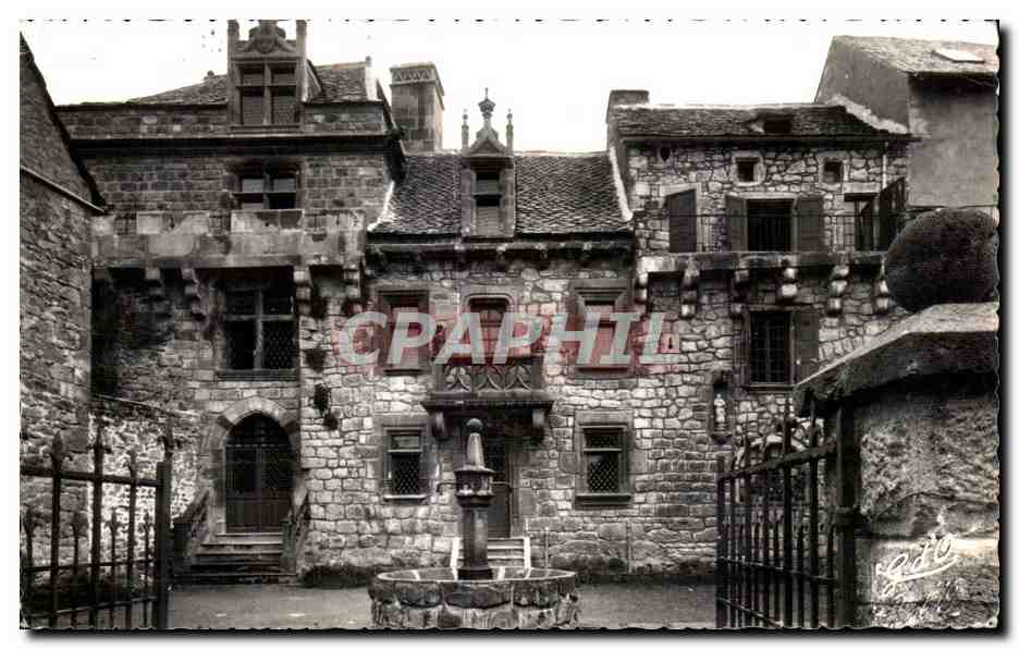 Cour et Maison (XVe siècle) dites « Manoir Sainte-Marie des Remparts » — Béziers, France — Photo-Édition G. Jio, Olliergues