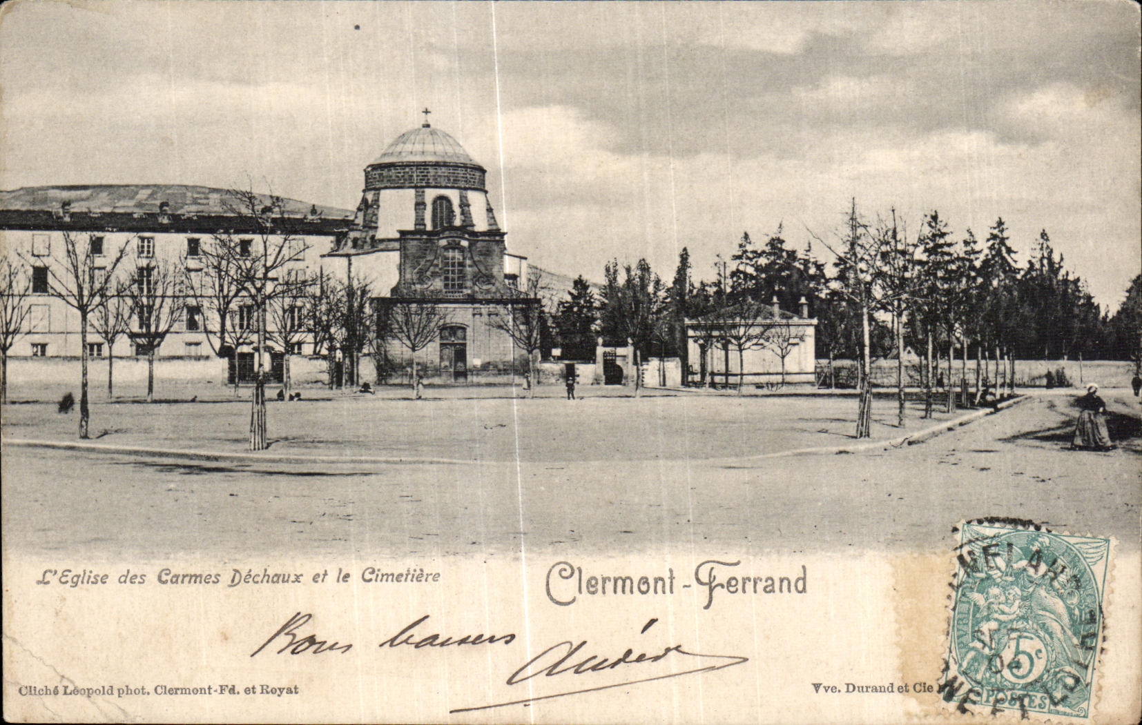 CPA Clermont Ferrand L eglise des CArmes Dechaux et le cimetiere 