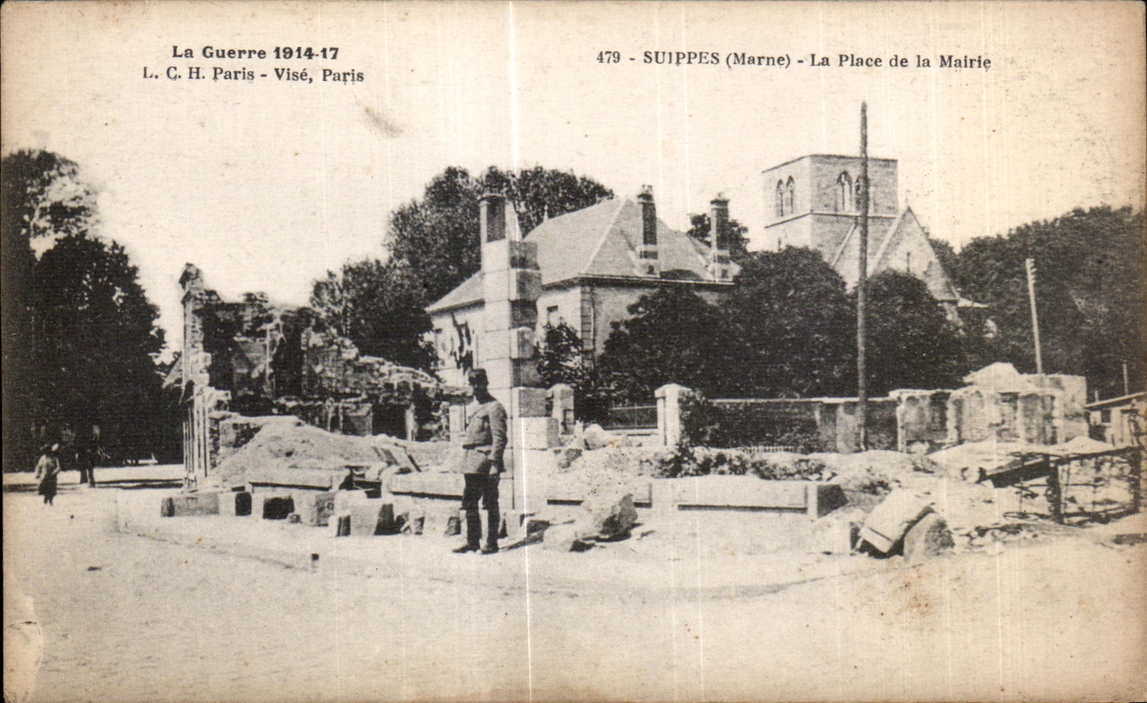CPA Suippes (Marne) La Place de la Mairie Militaria 