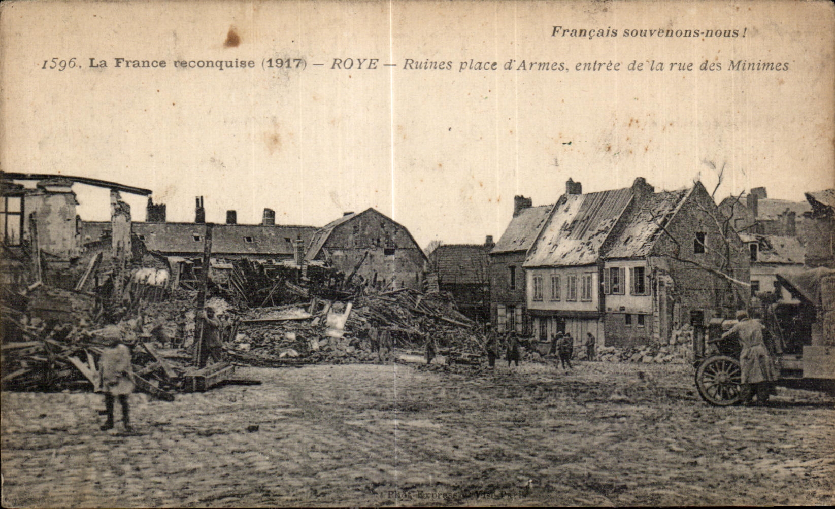 Ruines place d'Armes, entrée de la rue des Minimes — ROYE — 1917 — Photo Express