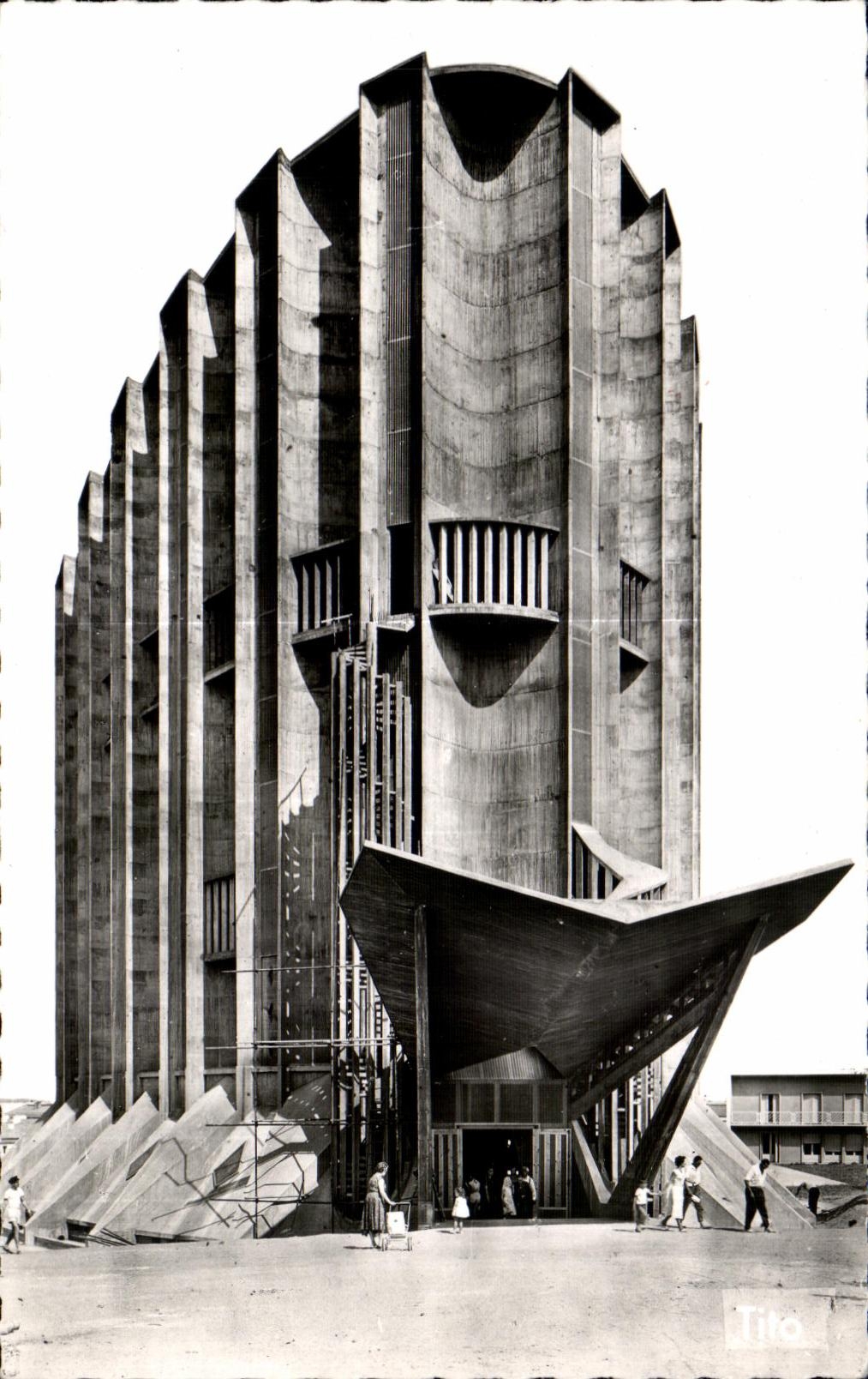 CPA Royan Cote Ouest de I Eglise Notre Dame Architecte Gillet