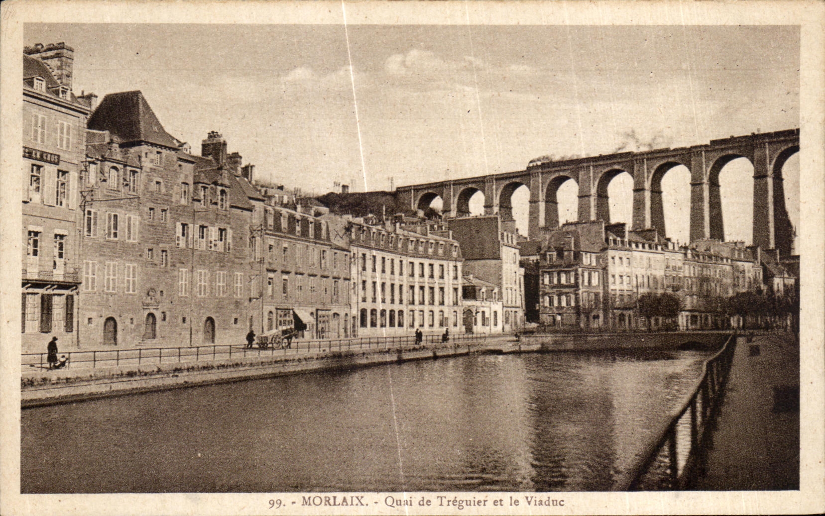 CPA Morlaix Quai de Treguier et le Viaduc