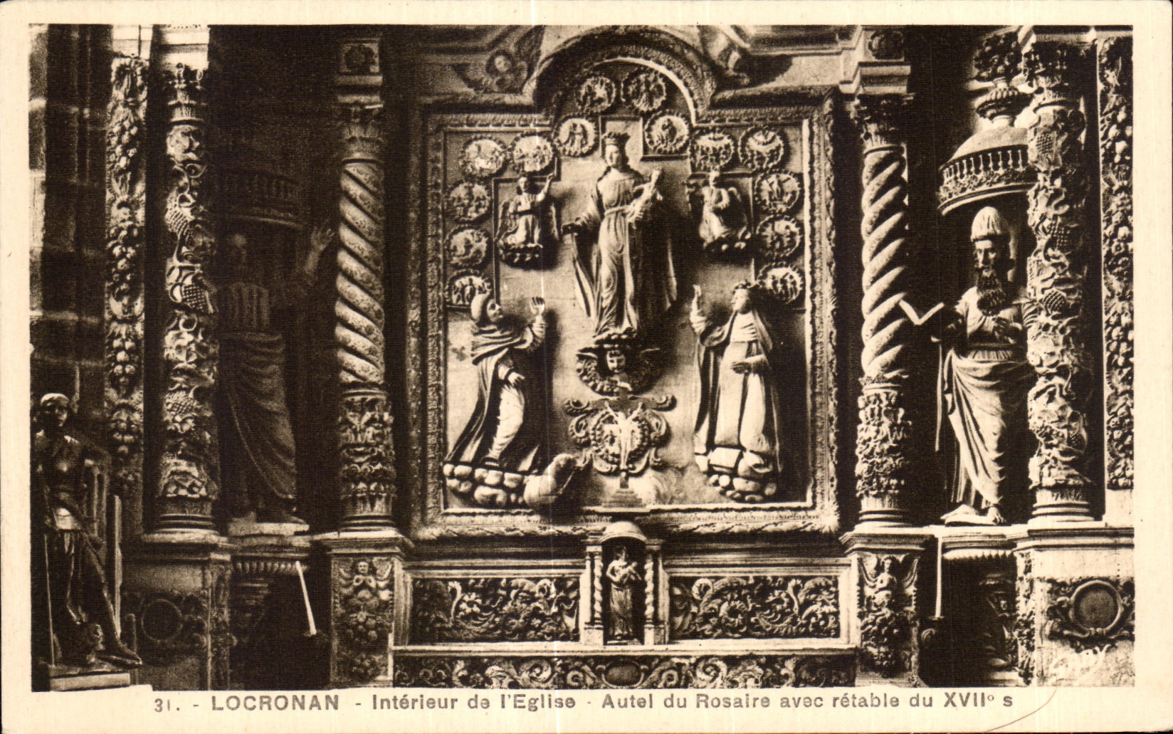 CPA Locronan Interrieur da I Eglise Autel du Rosaire avec retable du XVII siecle
