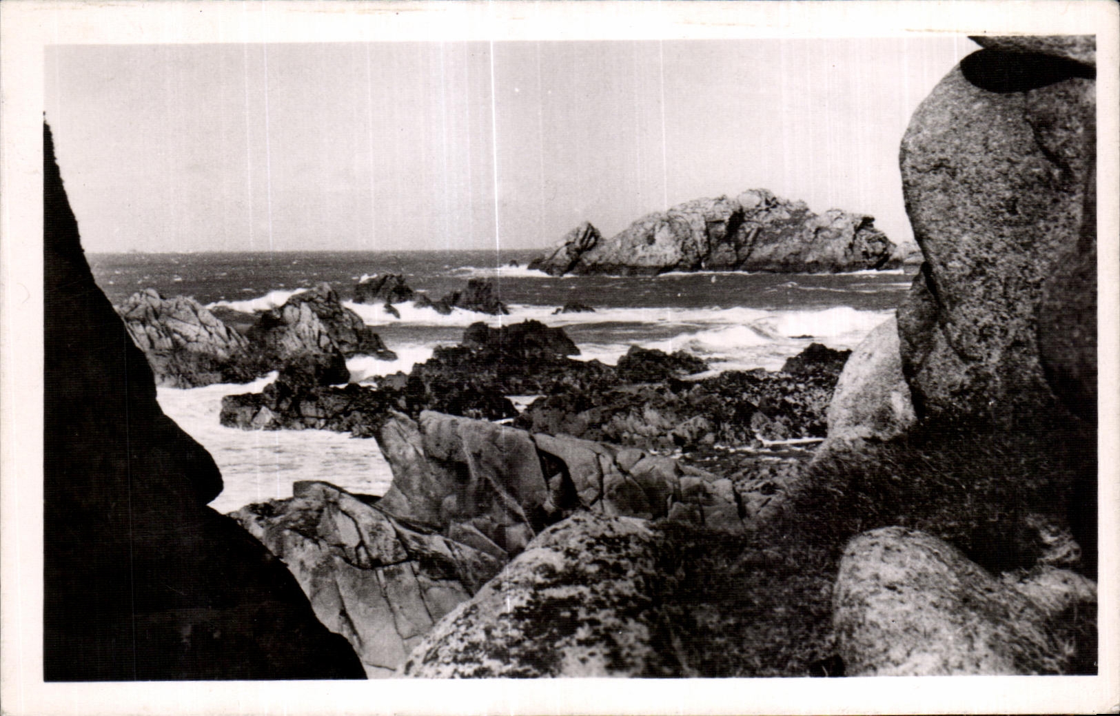 Les roches à l'entrée du port — Le Diben et Primel (Finistère) — Édition RIOU-NEDLEC, Morlaix