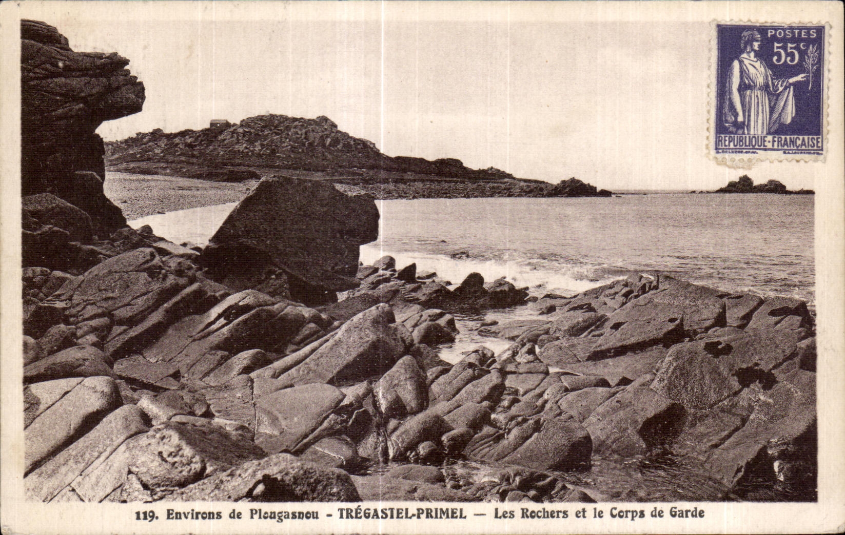 CPA Environs de Plougasnou Tregastel Primel Les Rochers et le Corps de Garde