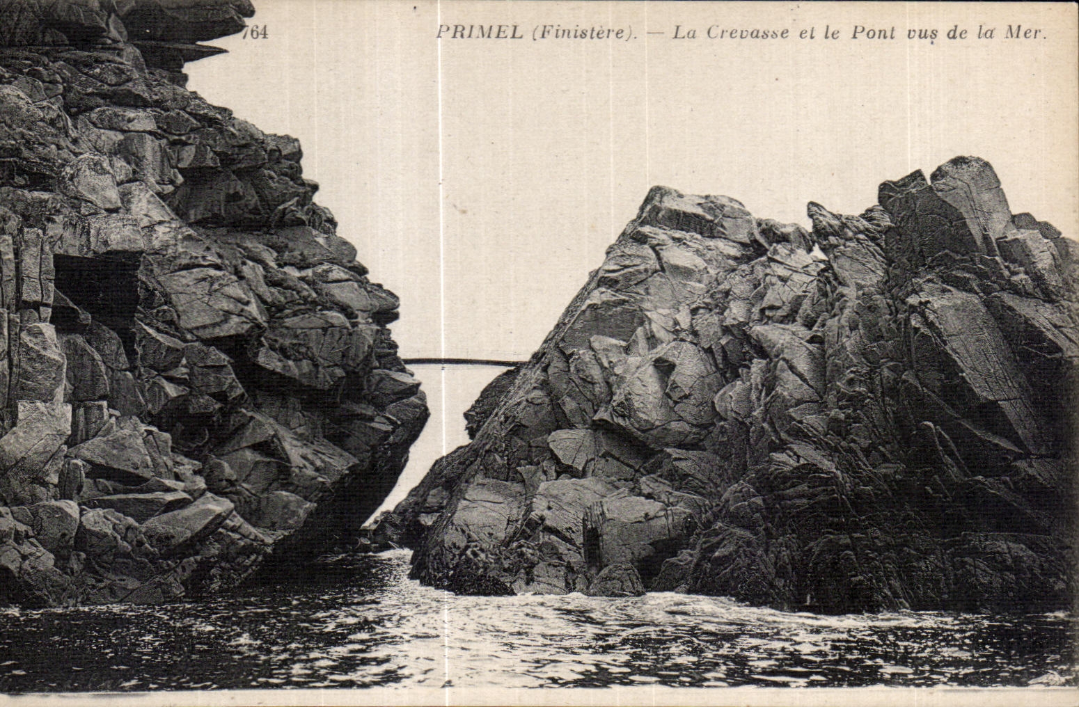 Primel (Finistère) — La Crevasse et le Pont vu de la Mer — éditeur Anciens Établ. Neurdein & Cie, Paris, n° 764