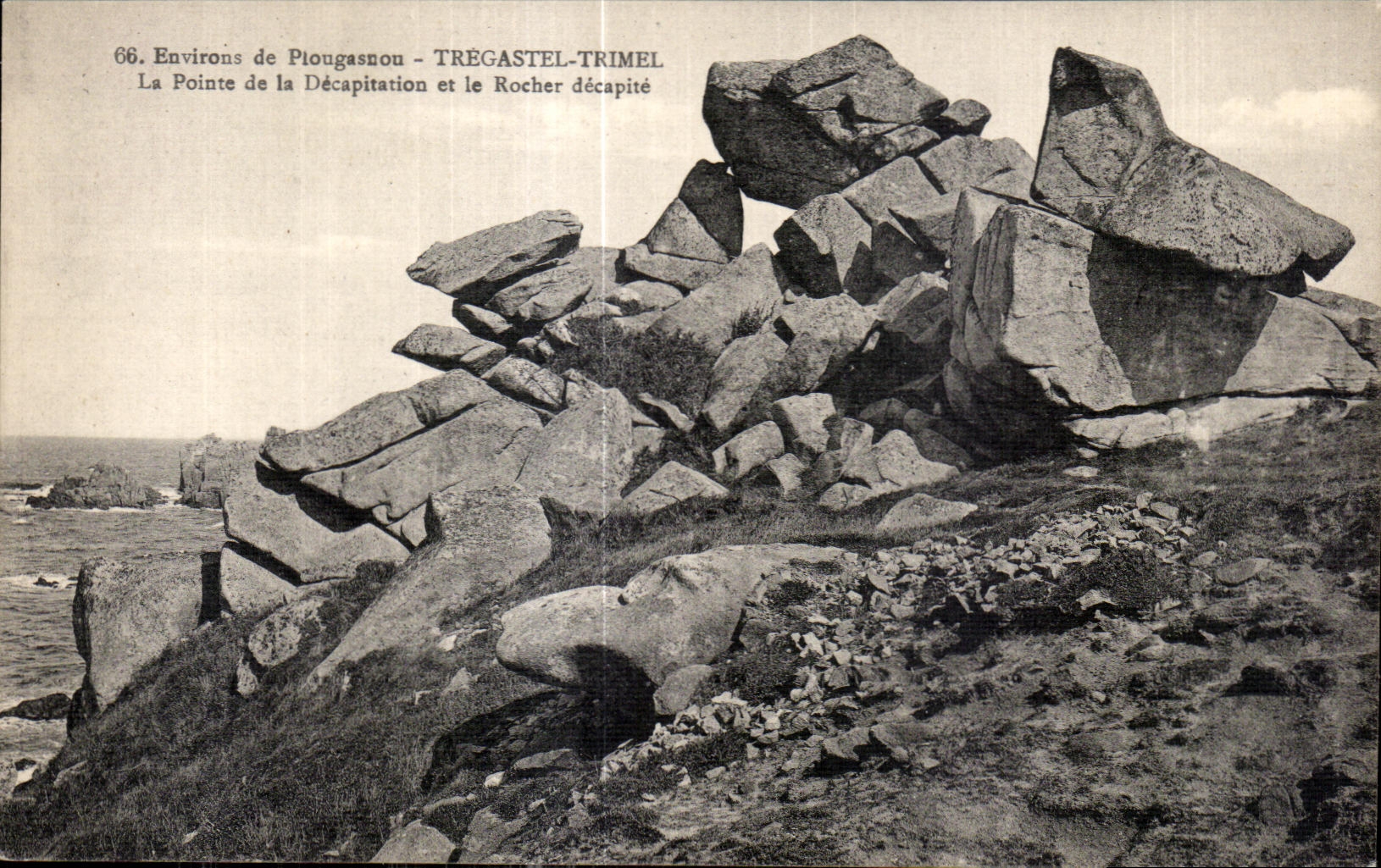 CPA Environs de Plougasnou Tregastel Trimel La Pointe de la Decapitation et le Rocher decapite