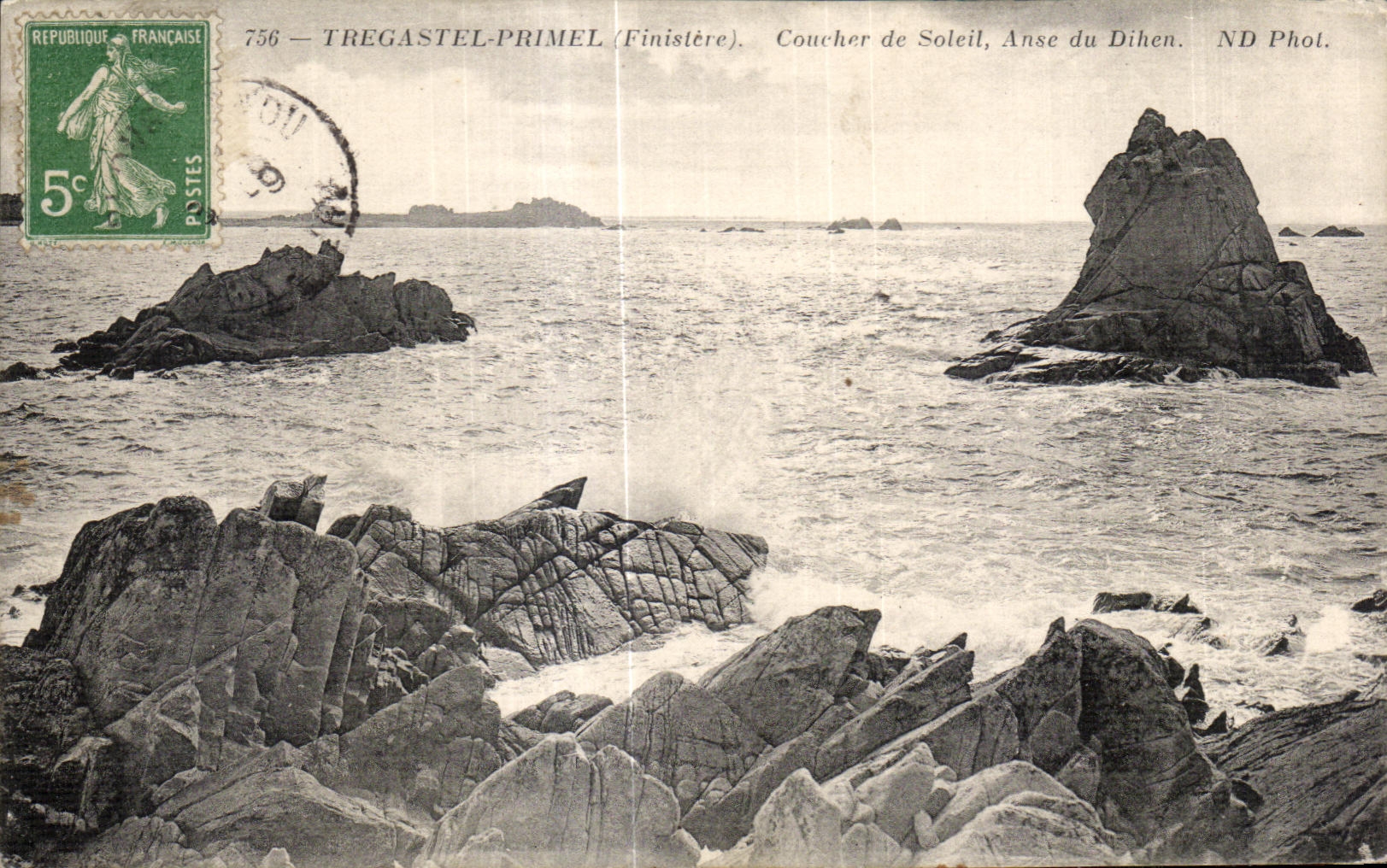 TREGASTEL-PRIMEL (Finistère) — Couche de Soleil, Anse du Dihen — ND Phot.