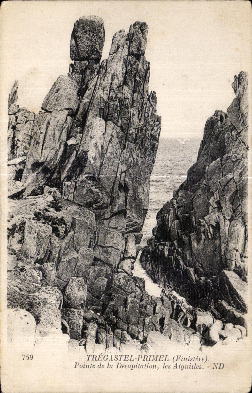 Trégastel-Primeil (Finistère) — Pointe de la Décapitation, les Aiguilles — ND