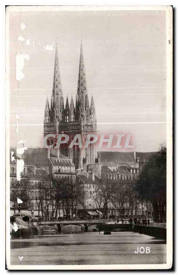 CPA Quimper Les fleches de la Cathedrale vues de la Riviere
