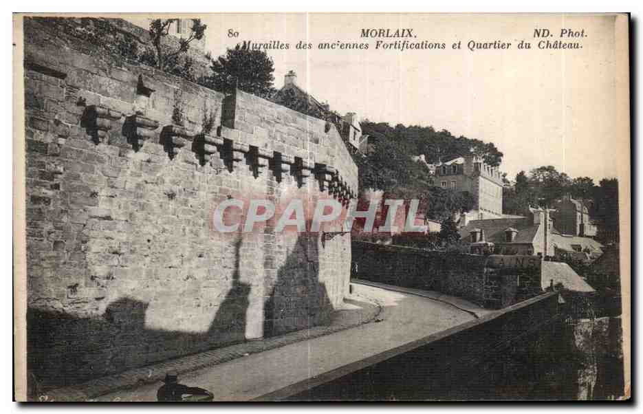 CPA Morlaix Murailles des ancienne Fortifications et Quartier du Chateau