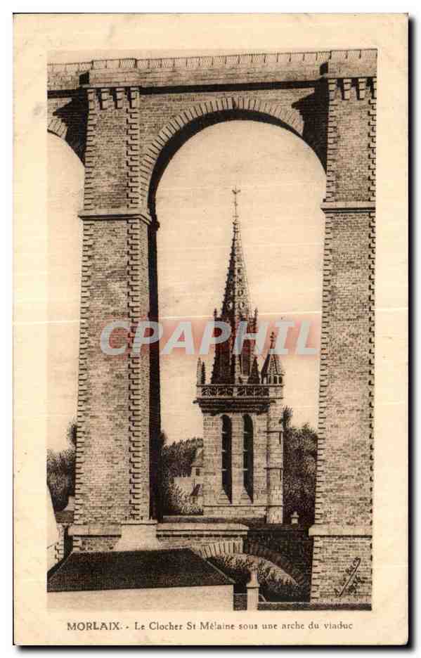 CPA Morlaix Le Clocher St Melaine sous une arche du viaduc