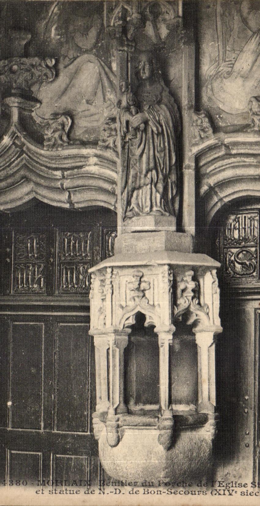 CPA Morlaix Benilier du Porche de l Eglise et statue de N D de Bon Secours 