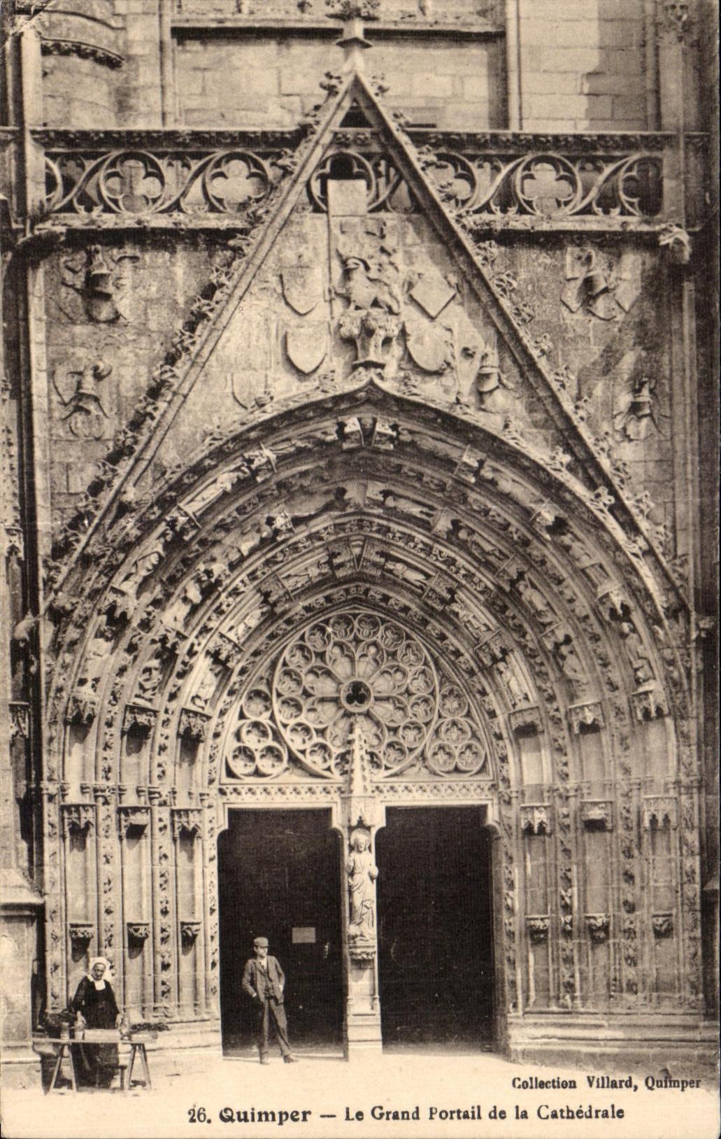 CPA Quimper Le Grand portail de la Cathedrale
