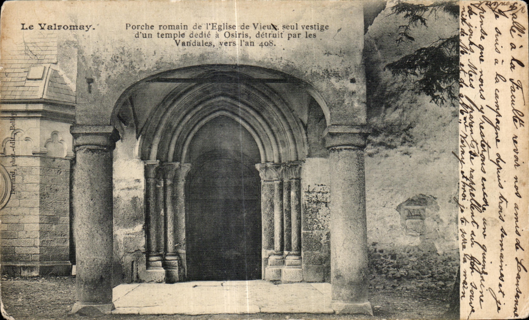 Le Valromay — Porche romain de l'Église de Vieux, vestige d'un temple dédié à Osiris, détruit par les Vandales vers l'an 408 — phot. P. Bellay