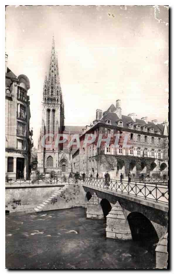 CPA Quimper La Cathedrale L ancien Eveche et les Quais