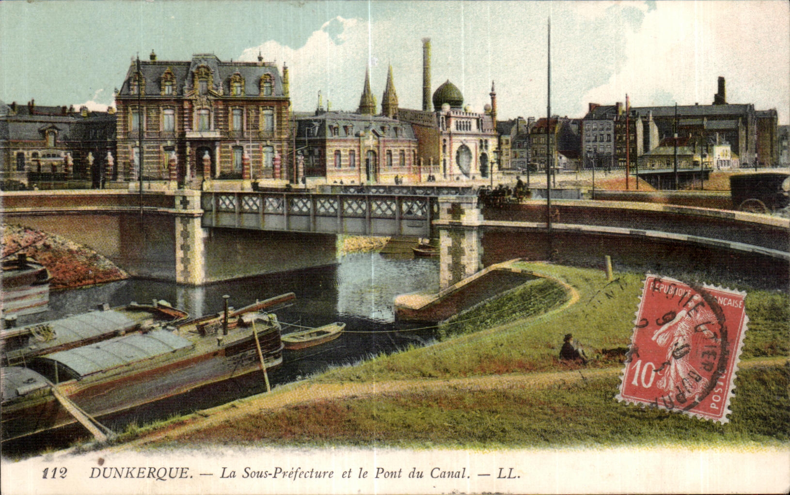 CPA Dunkerque La Sous Prefecture et le Pont du Canal
