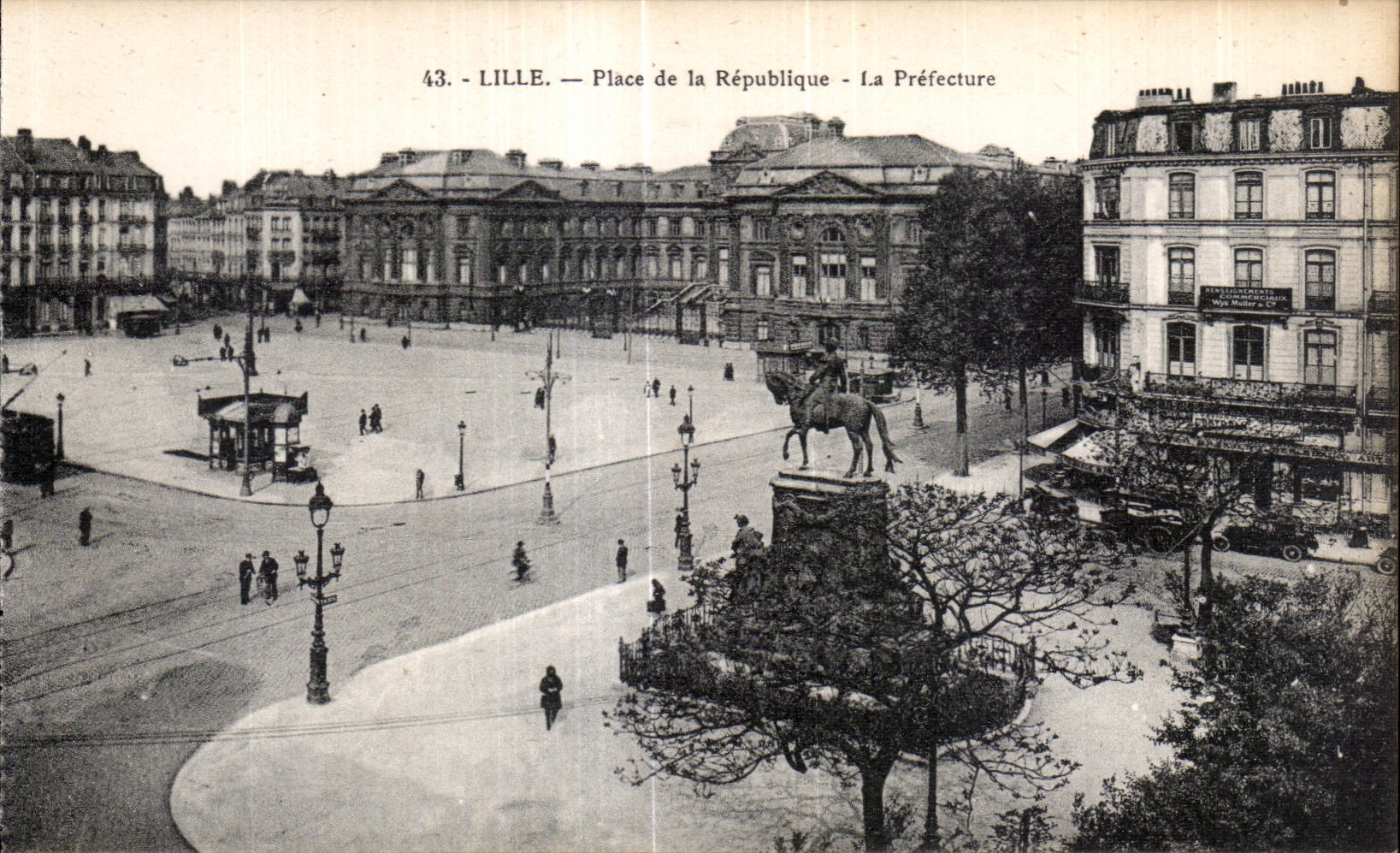 CPA Lille Place de la Republique et La Prefecture
