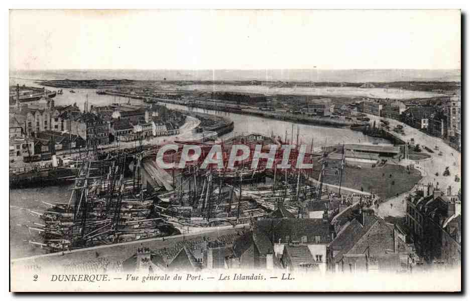 CPA Dunkerque Vue generale vers le Port Les Islandais Bateaux