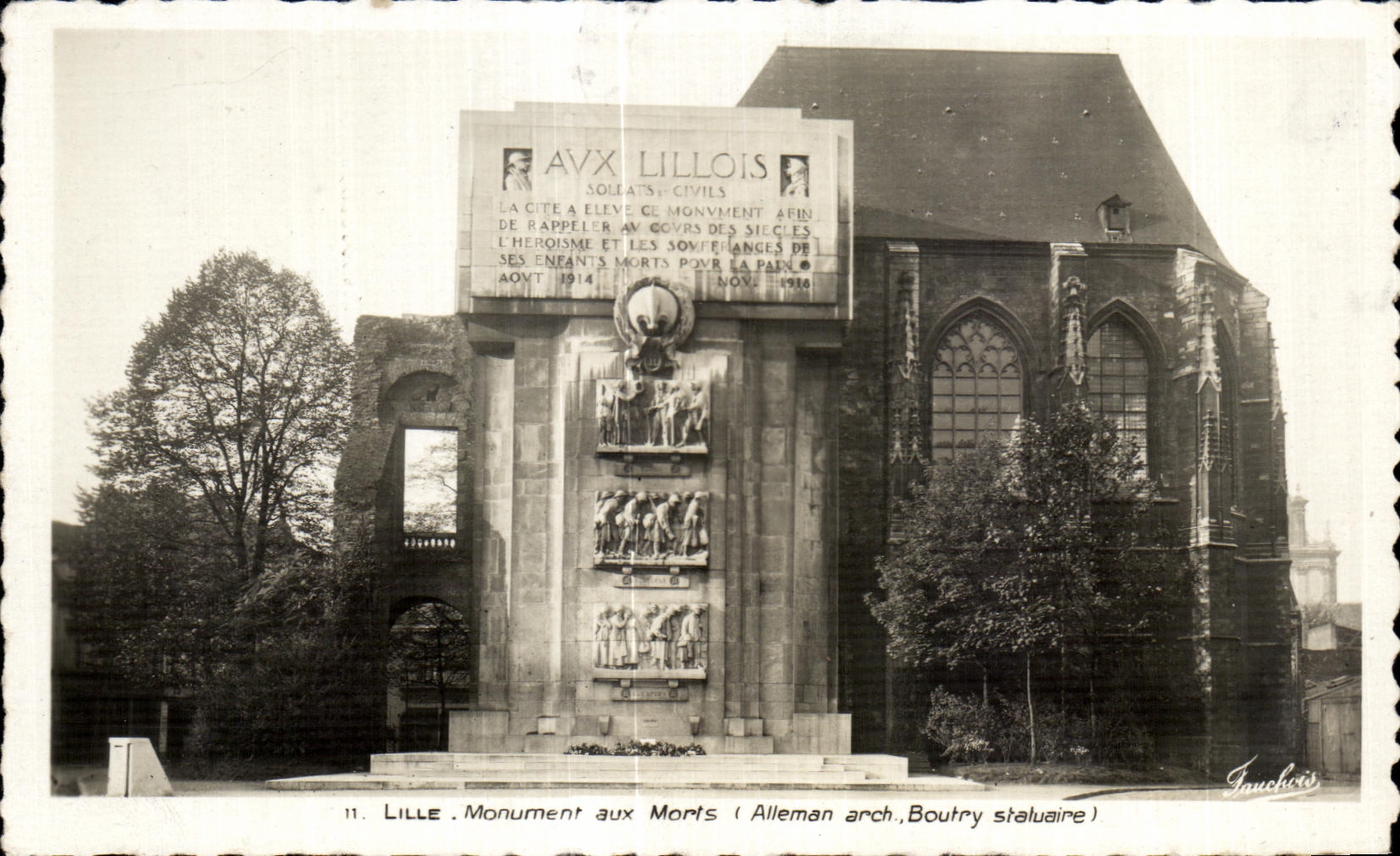 CPA Lille Monument aux Morts ( Alleman Arch Boutry statuaire)