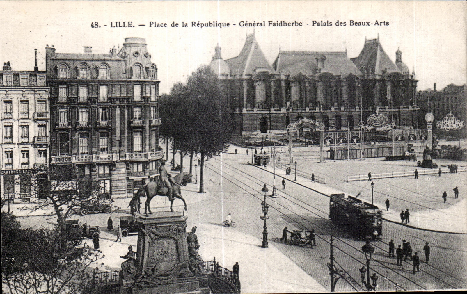 CPA Lille Place de la Republique General Faidherbe Palais des Beaux Arts