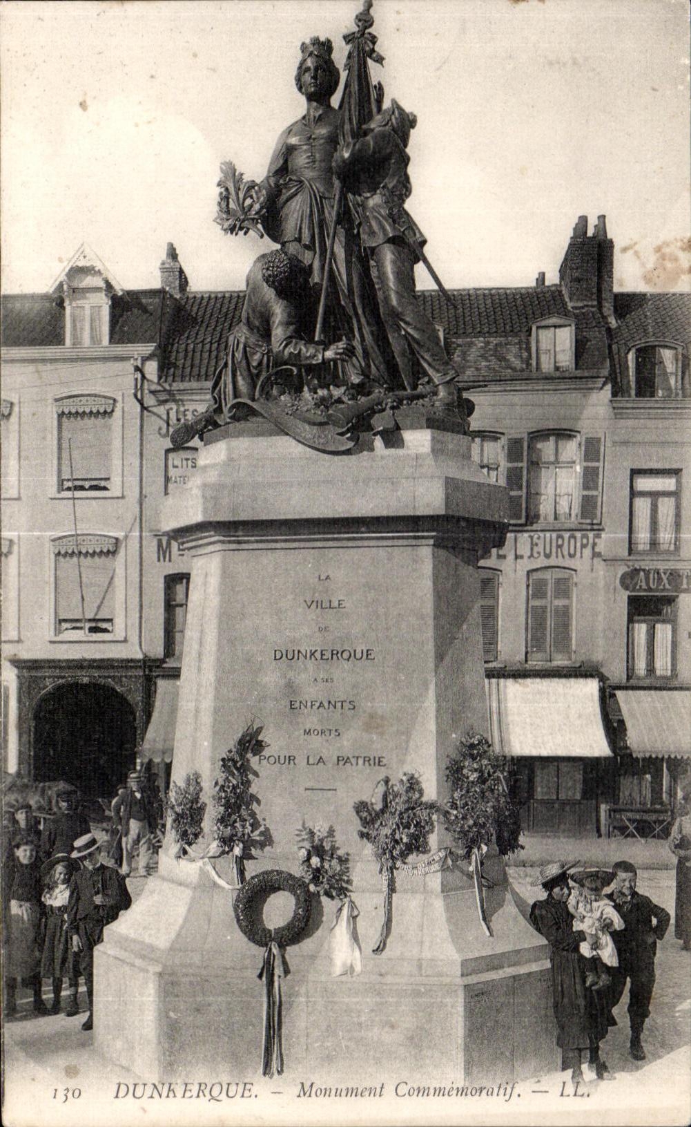 CPA Dunkerque Monument Commemoratif Enfants 