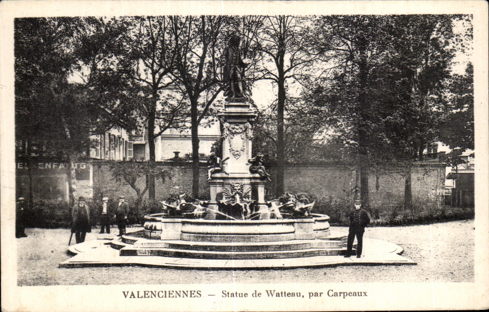 Valenciennes — Statue de Watteau, par Carpeaux