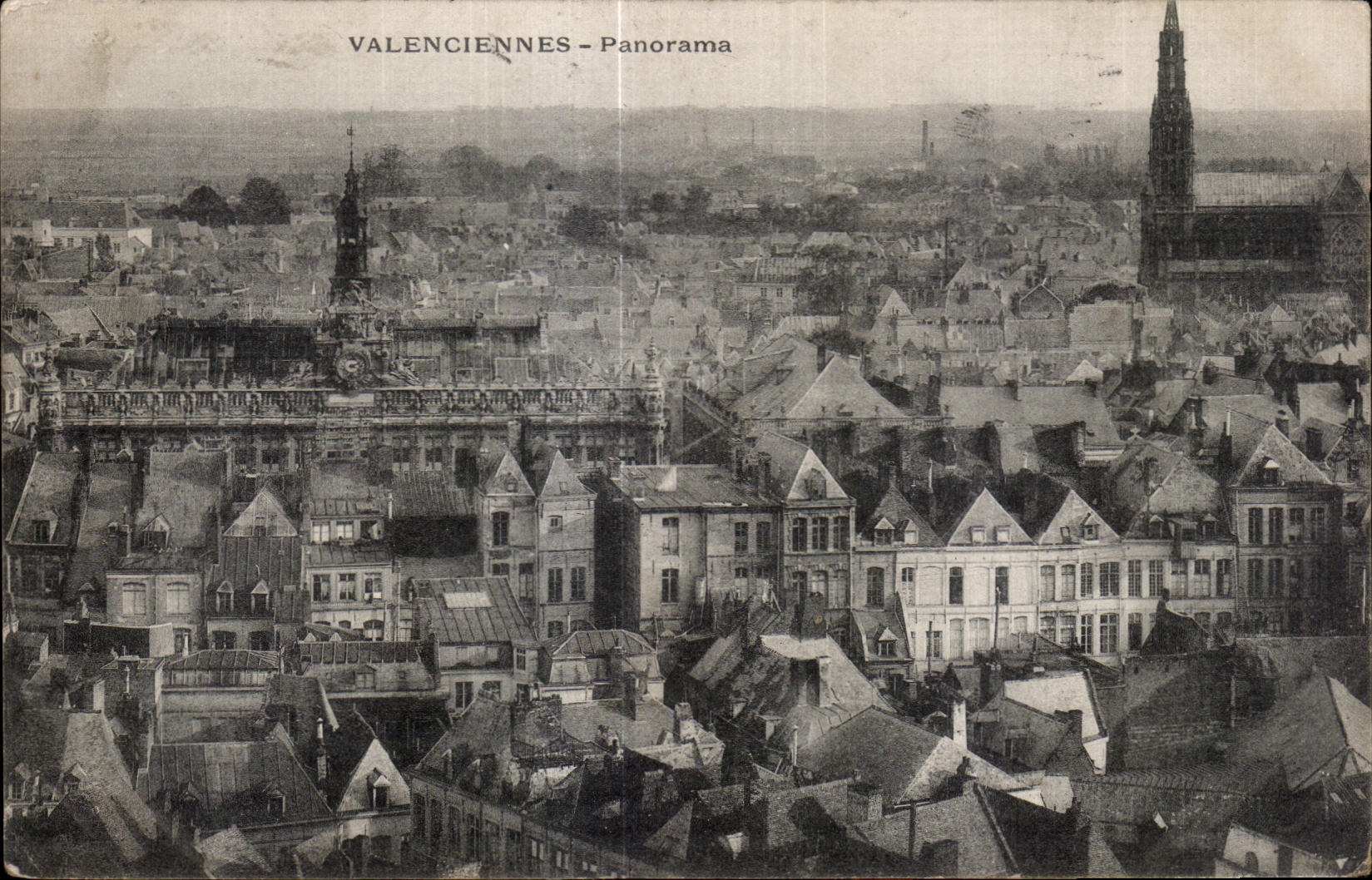 Valenciennes - Panorama — vue aérienne des toits et de la cathédrale — éditeur inconnu, n° 59