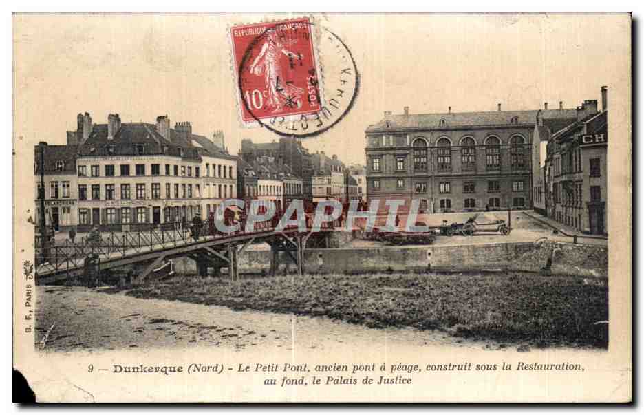 CPA Dunkerque Le Petit Pont ancien pont a peage construit sous la Restauration au fond le Palais de Justice