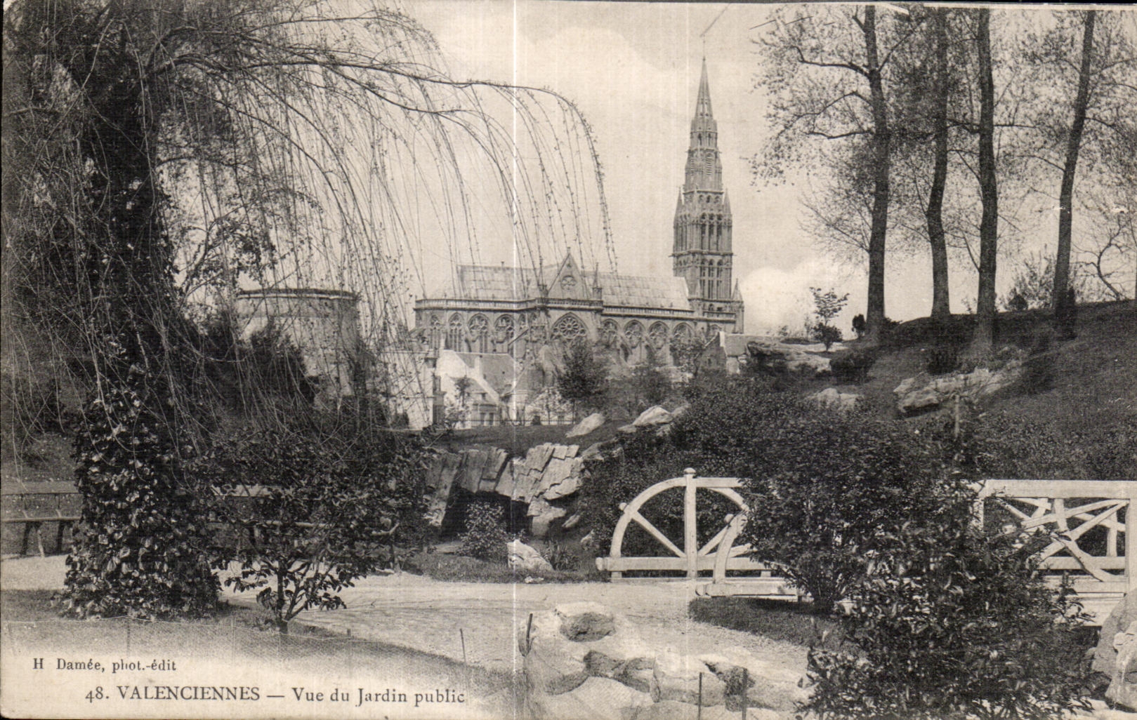 CPA Valenciennes Vue du Jardin public