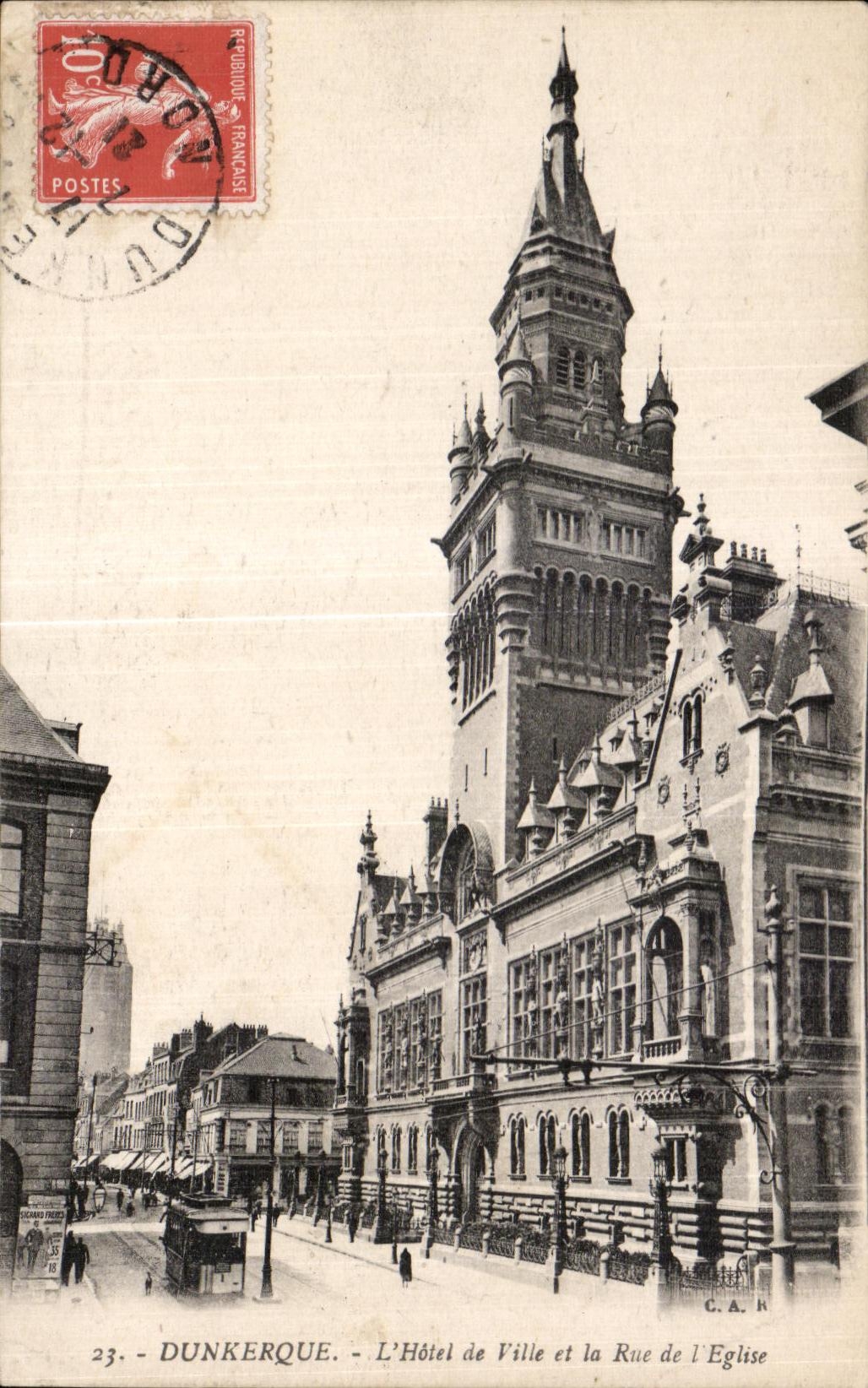 CPA Dunkerque L Hotel de Ville et la Rue de l Eglise