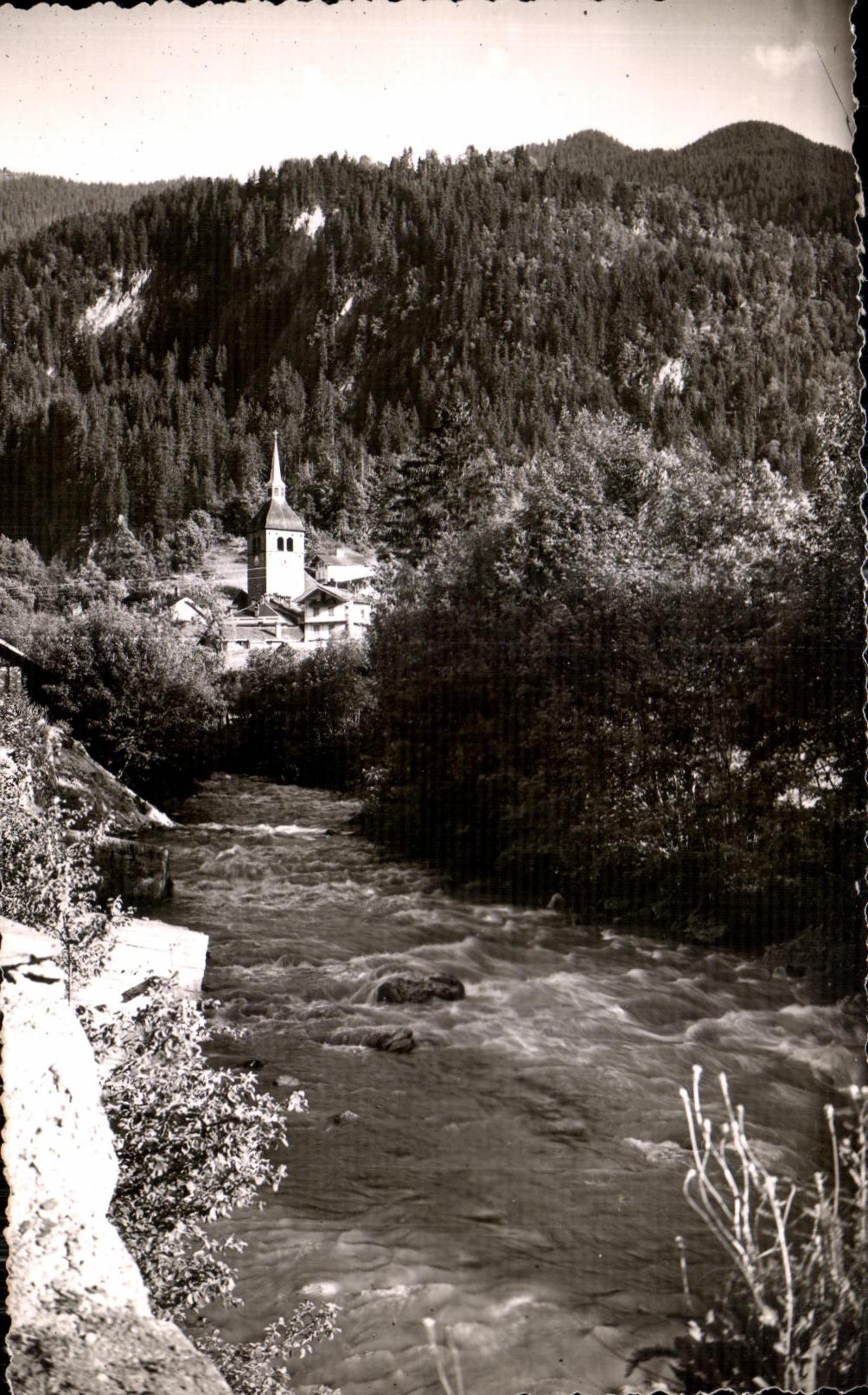 CPA Beaufort (Savois) Les Bords du Dozon