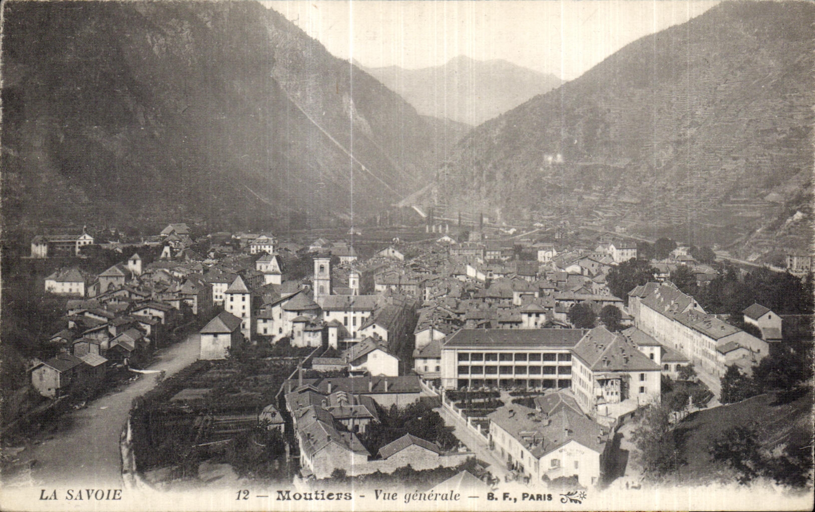 CPA La Savoie Moutiers Vue generale 