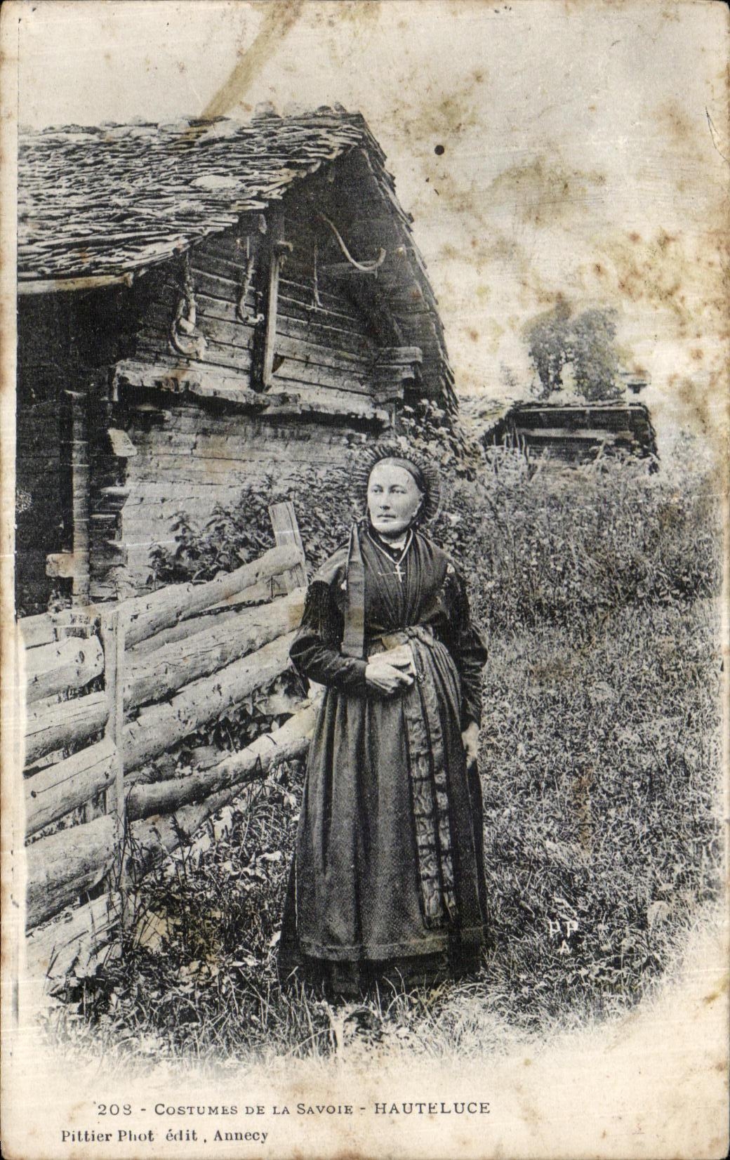 CPA Costumes De La Savoie Hauteluce Folklore Coiffe