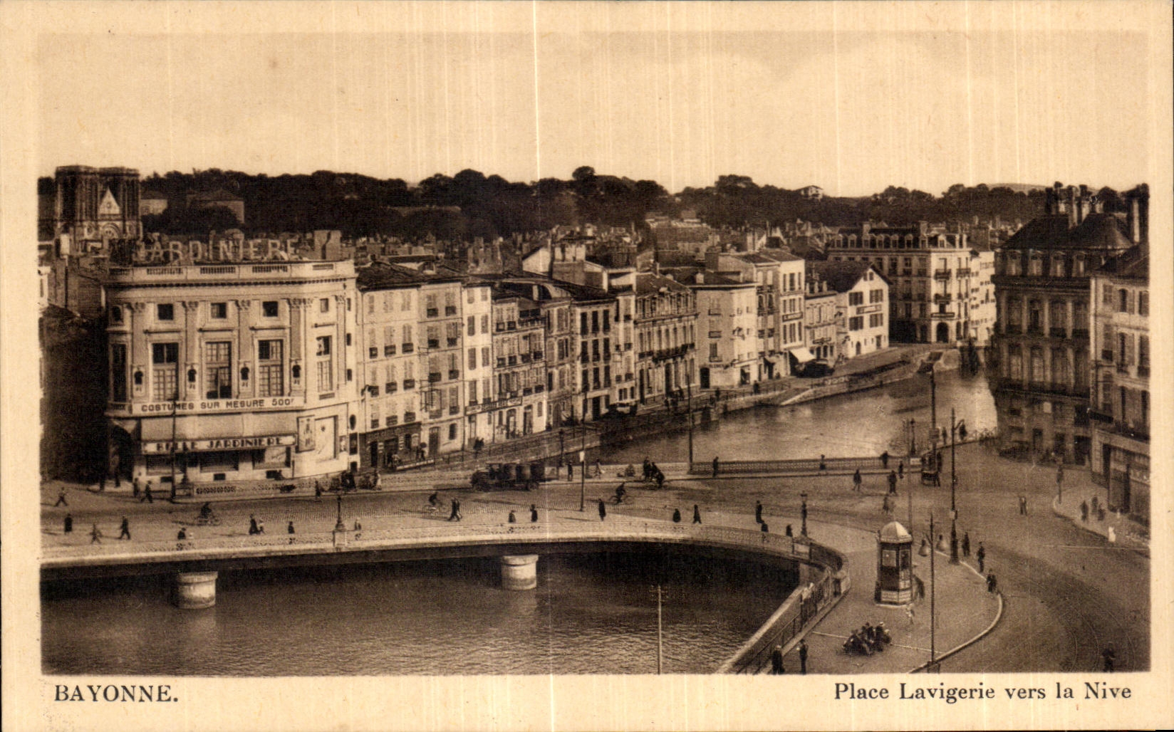 Bayonne — Place Lavigerie vers la Nive — éditeur inconnu