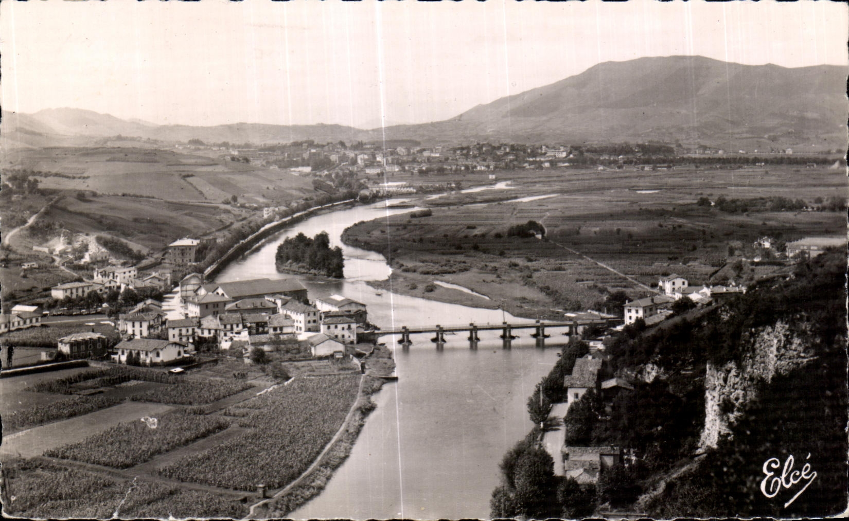 Béthiobie (Basses-Pyrénées) — Le Pont International et Réhobla (Espagne) — Elcé