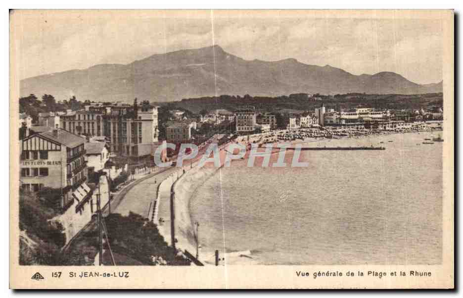 CPA St Jean de Luz Vue generale de la Plage et la Rhune
