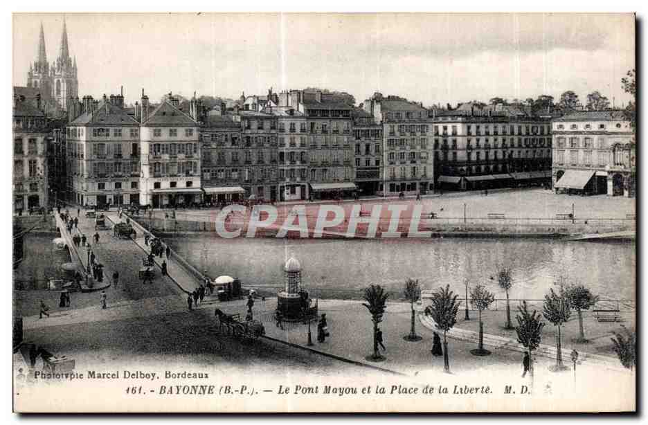 CPA Bayonne Le Pont Mayou et la Place de la Liberte