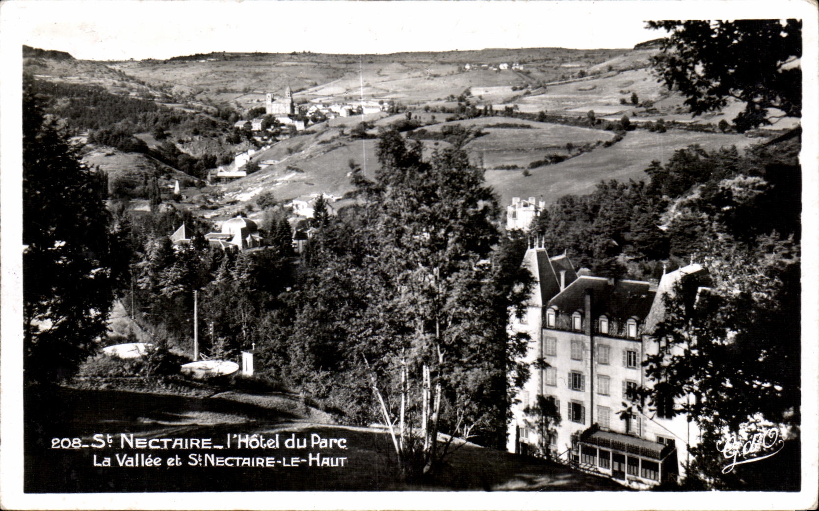 Saint-Nectaire — l'Hôtel du Parc — La Vallée et Saint-Nectaire-le-Haut