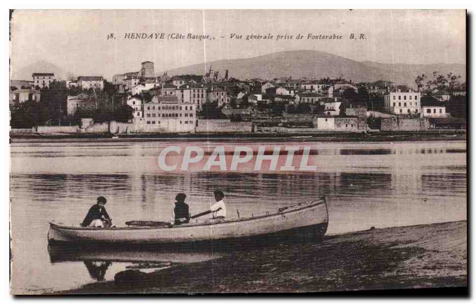 CPA Hendaye Vue generale prise de Fontarabie Bateau