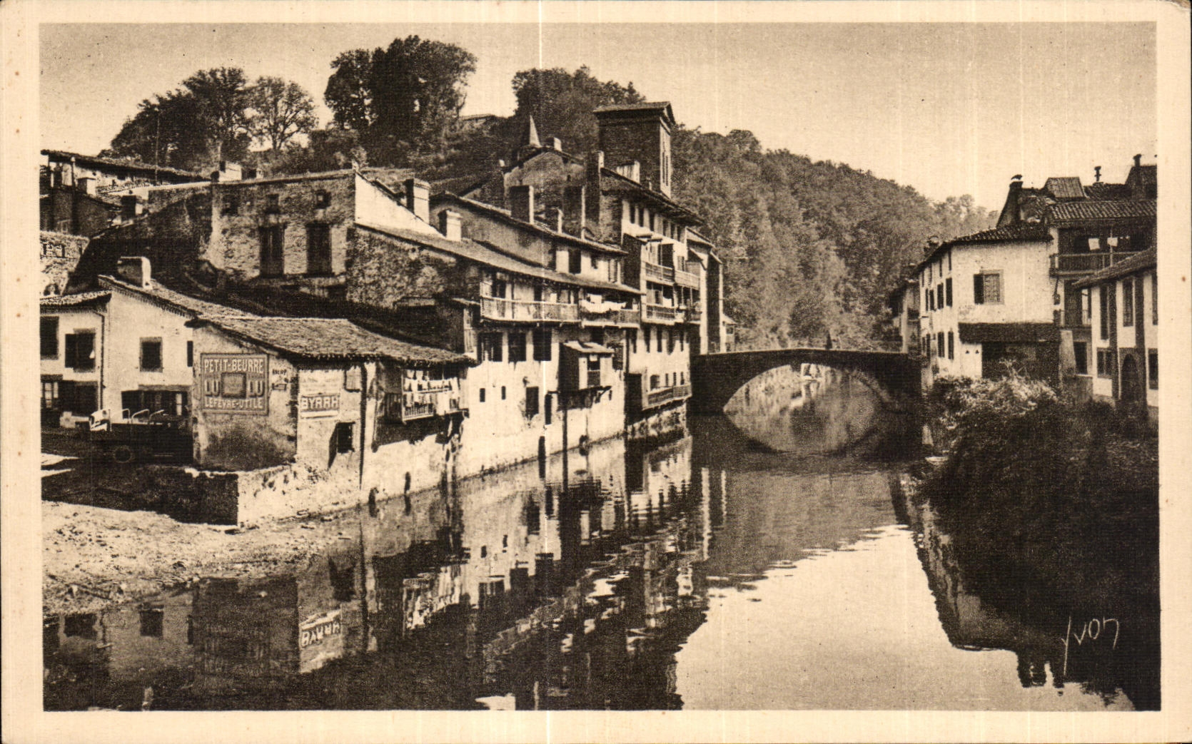 St-Jean-Pied-de-Port — Maisons en bordure de la Nive — Éditions d'Art YVON