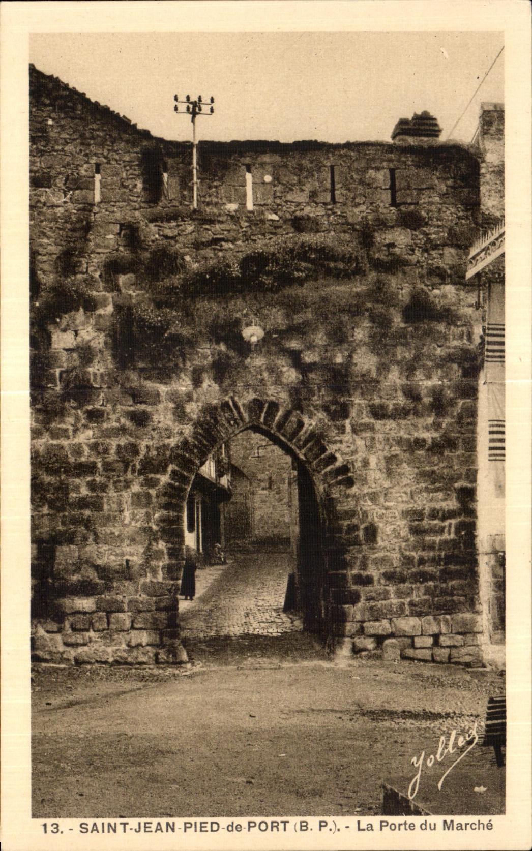 Saint-Jean-Pied-de-Port (B.P.P.) — La Porte du Marché — Héliogravure Marcel Deliboy, 39, Rue de la Rousselle — Bordeaux