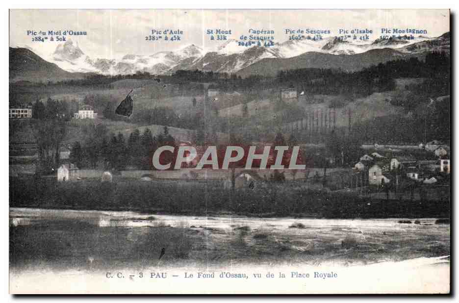CPA Pau Le Fond d Ossau vu de la Place Royale