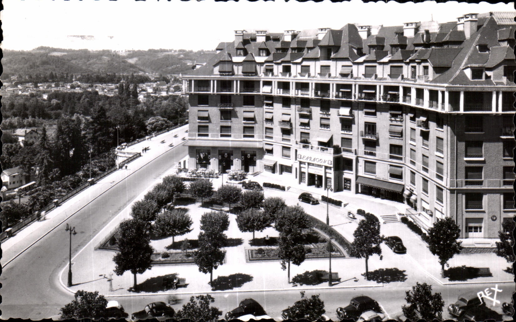 CPA Pau Un Coin sur le Boulevard des Pyrenees