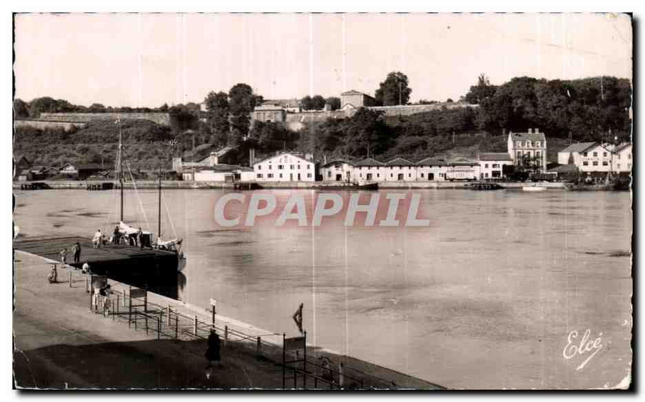 CPA Bayonne Les Quais de I Adour et la Citadelle