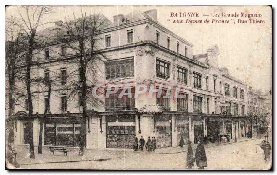 CPA Bayonne Les Grands Magasins Aux Dames de France Rue Thiers