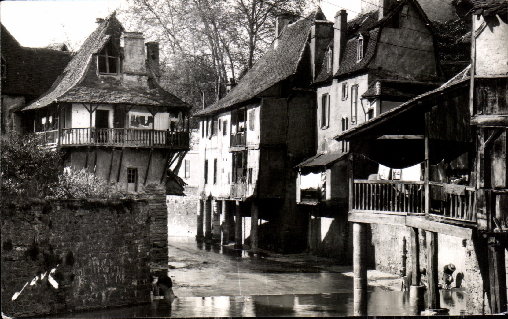Salies-de-Béarn — Vieux quartier pittoresque sur le Saleys — Édit. JOVÉ, Pau
